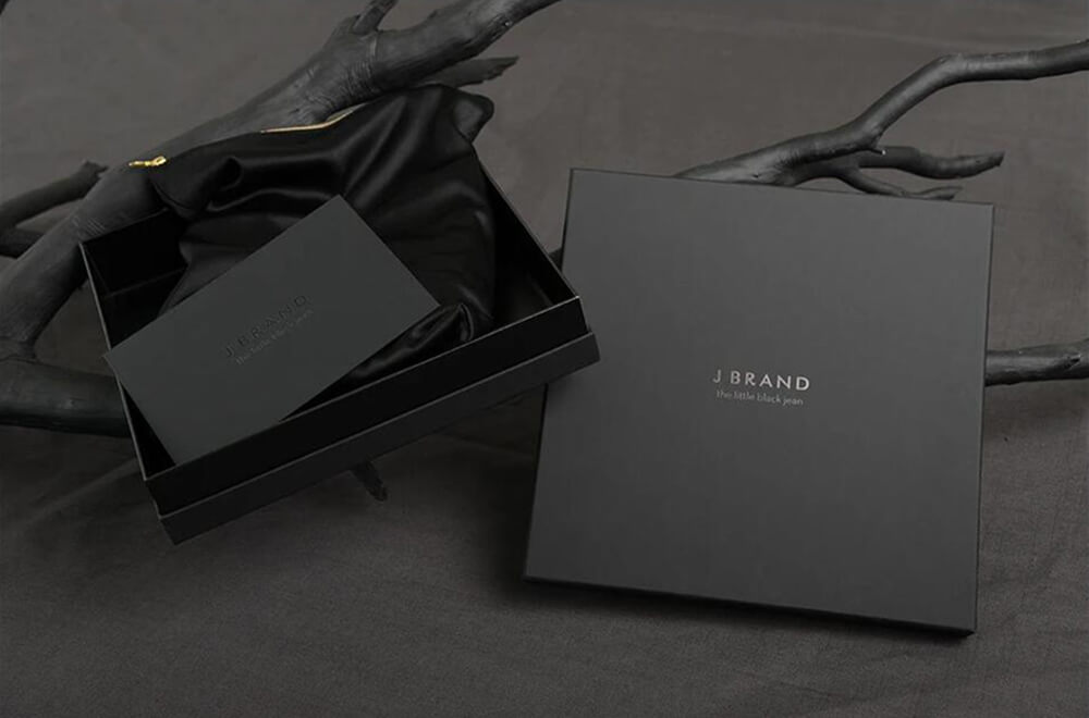 a luxurious lid and based gift box made of black kraft paper and Spot UV logo