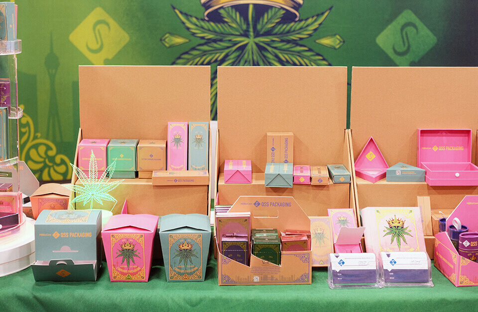 custom display packaging kraft boxes on the expo