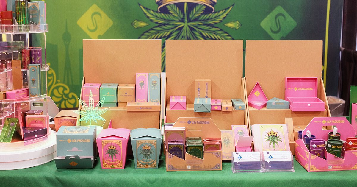 custom display packaging kraft boxes on the expo