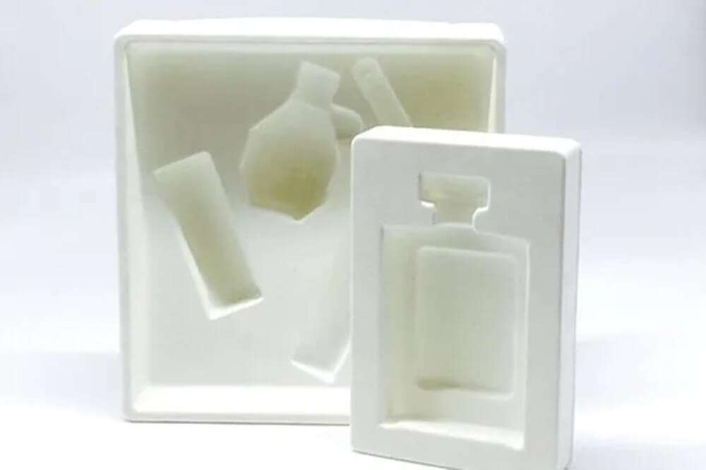 Plastic and thermoformed inserts for boxes
